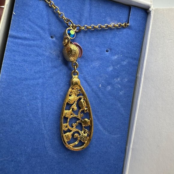 Avon Necklace Purple Rose Pendant Rhinestone Gold Tone Fashion Accessory - Picture 2 of 9